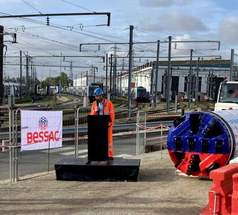 Baptême d’un mini-tunnelier au Technicentre SNCF de Villetaneuse